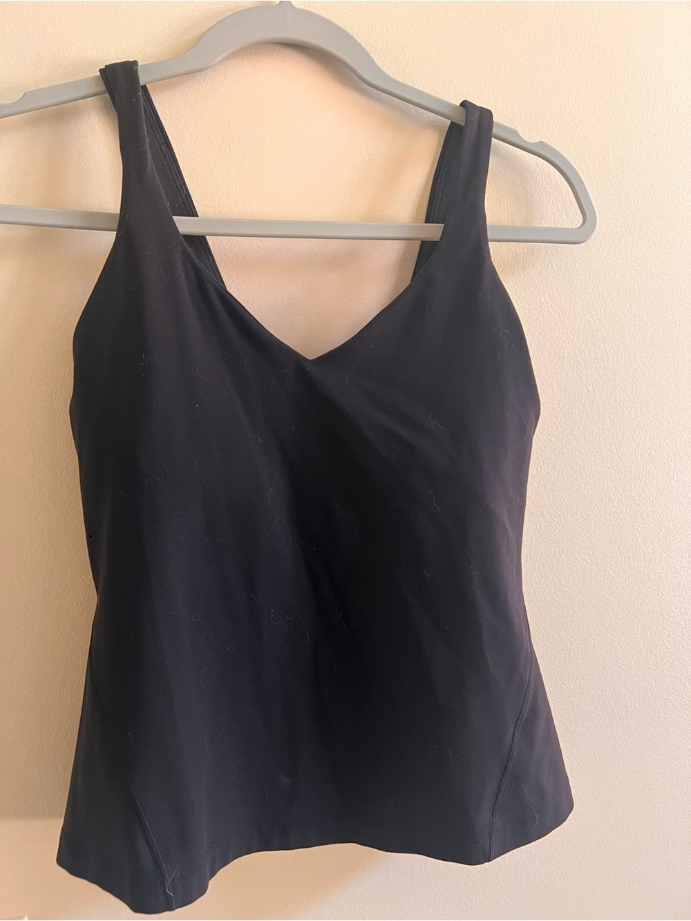 Lululemon Black V Neck Women’s Tank Top Built In Bra Size 2